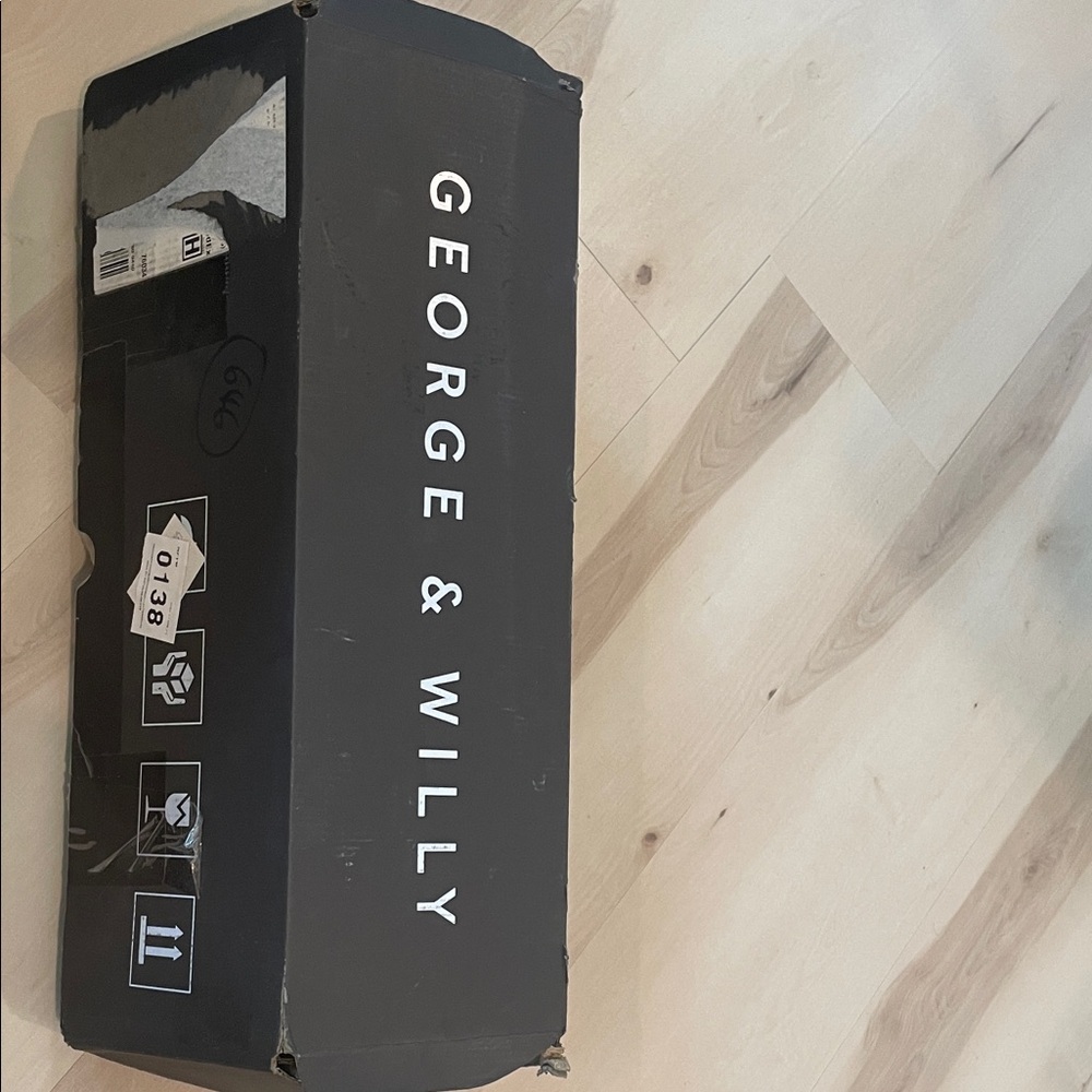 New in box George and Willy 18” studio craft paper roller without paper